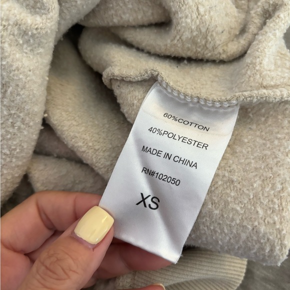 ✨TAYLOR SWIFT RED (Taylor's Version)
Oversized Hoodie Size XS - Picture 8 of 10